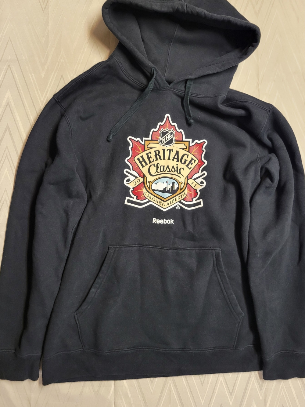 Reebok Men's Black Heritage Classic Pullover Hoodie with Crest Graphic